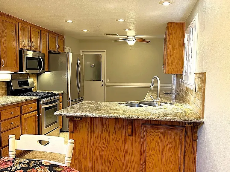 2682 Alegre Ave — Photo 10