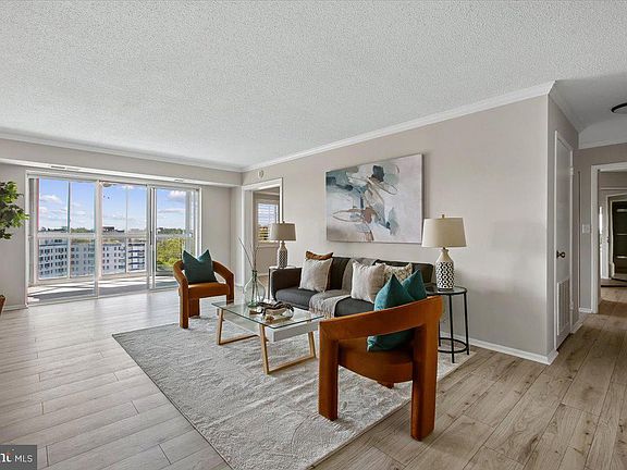 3rd image of 1600 N Oak St APT 1221