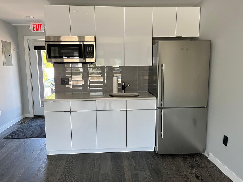 1st image of 4-850 Main St #4