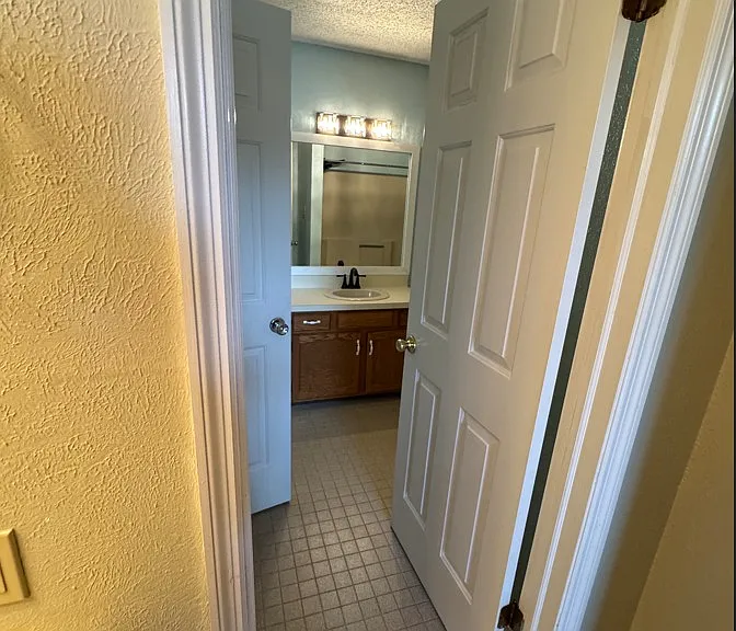 525 Highwood Cir — Photo 15