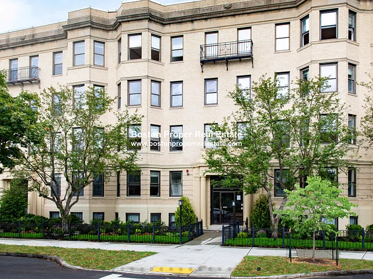 77 Park Dr #4 — Photo 1