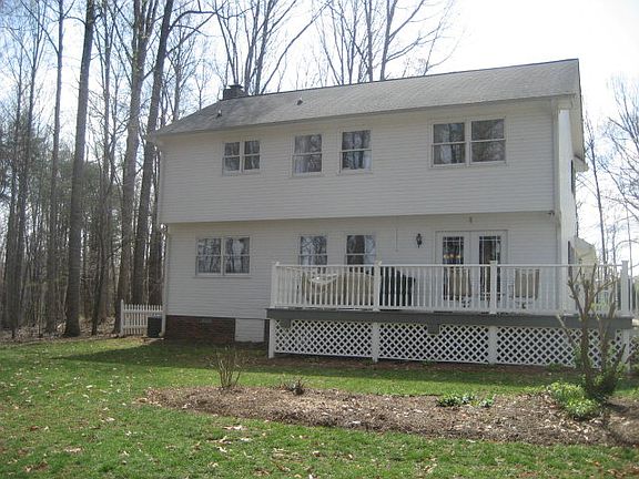 3rd image of 131 White Oak Cir