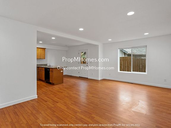 5th image of 1152 SE Oak St