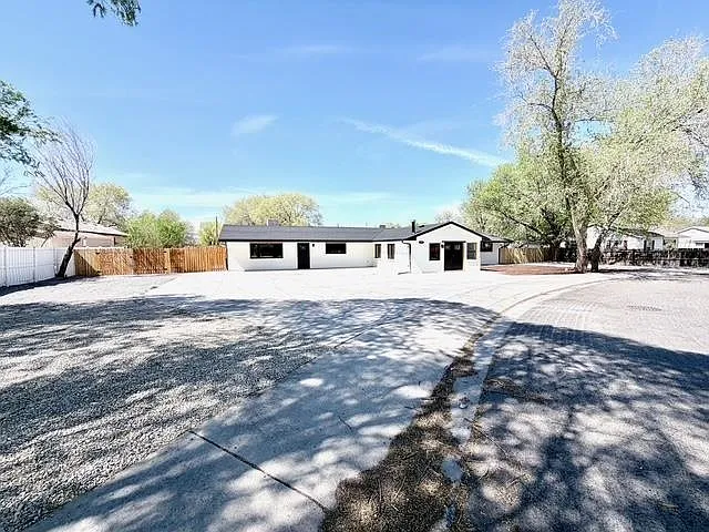239 Nancy St — Photo 2