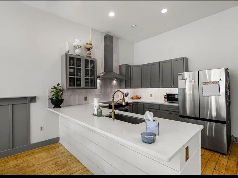 403 W Main St — Photo 2