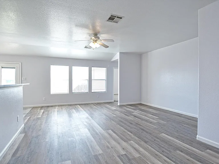 401 Bandara Woods Blvd — Photo 8