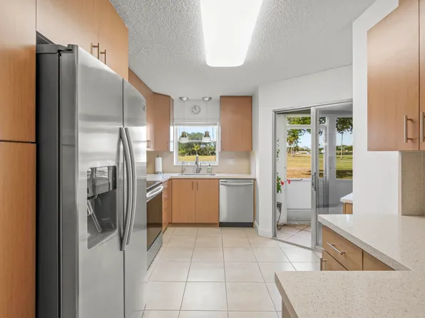 3871 Via Poinciana #104, Lake Worth, FL 33467