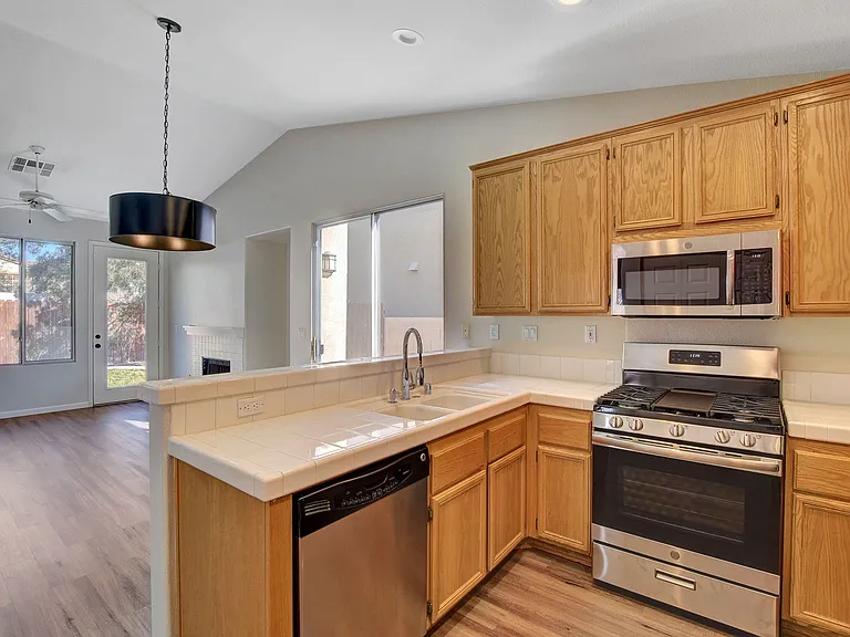 7616 Vista Hills Dr — Photo 19