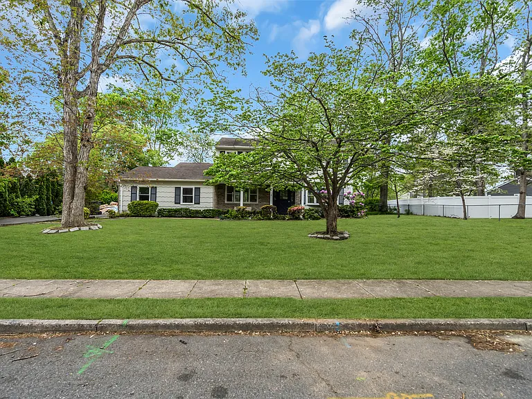 321 Marc Dr — Photo 8