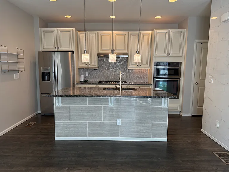 1558 S Dallas Cir — Photo 4