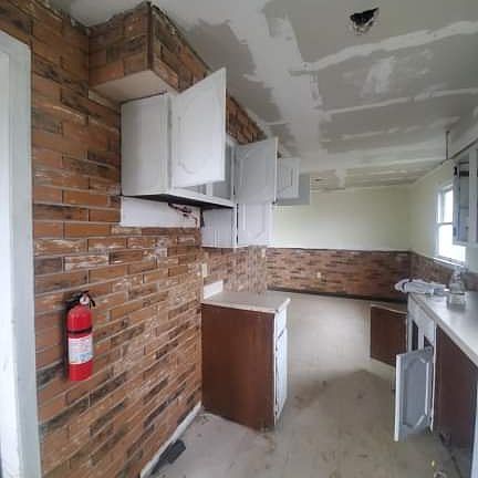 4th image of 819 Oak Hill Ave