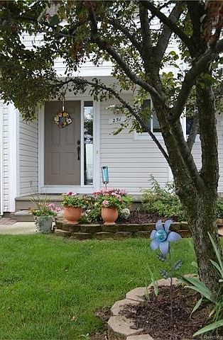 1st image of 251 River Dr #1