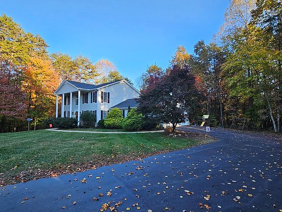 4th image of 200 Foxberry Ln