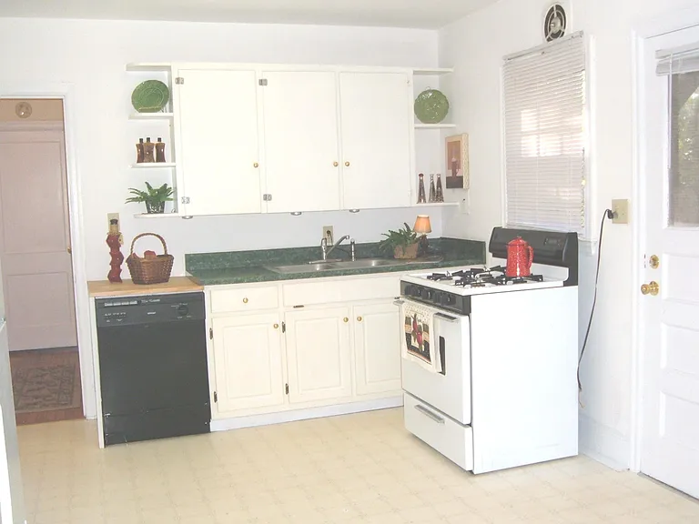 301 Amy Dr NE — Photo 6