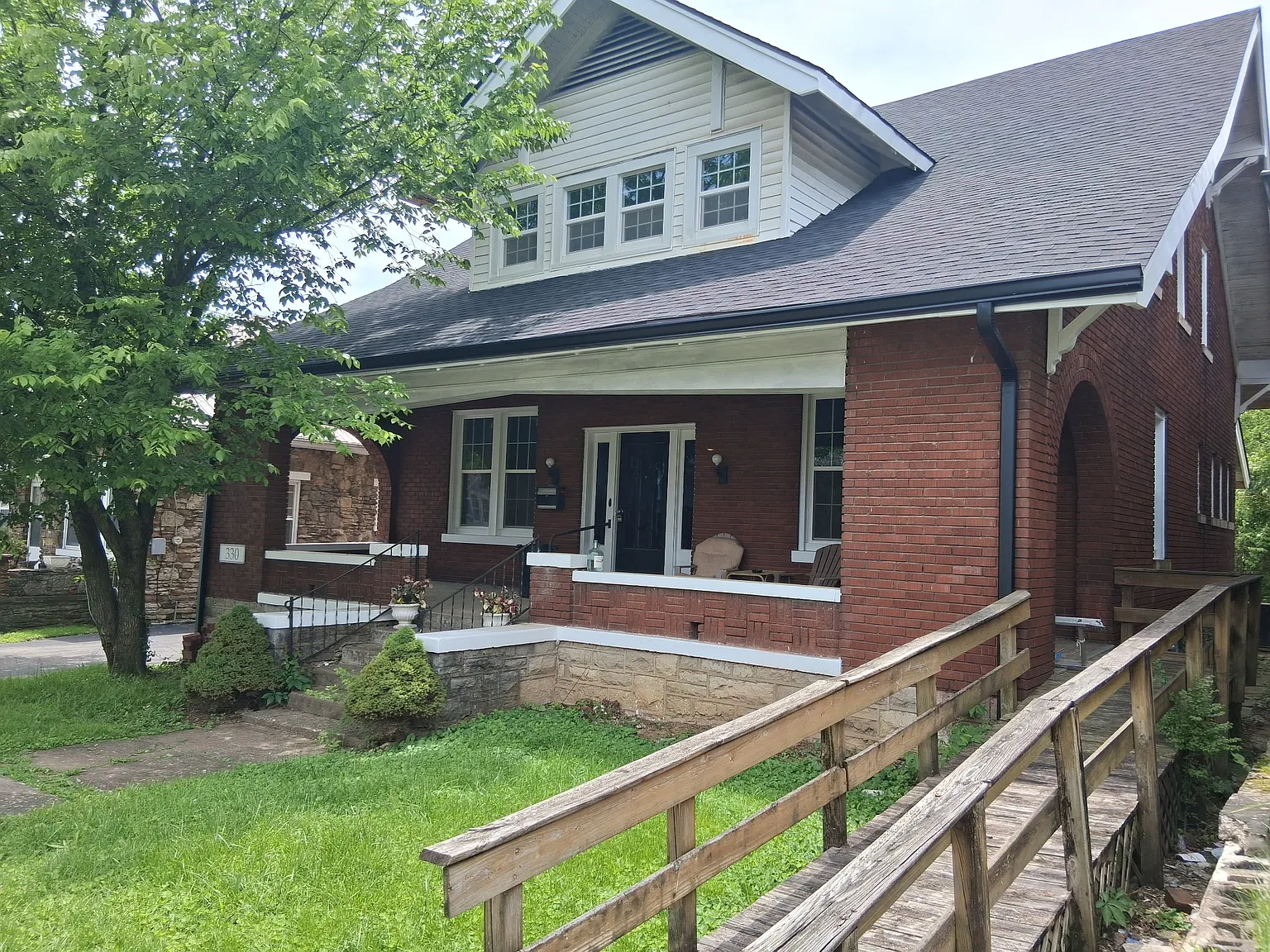 5 bed, 2328 sqft, $2,600 — Photo 1