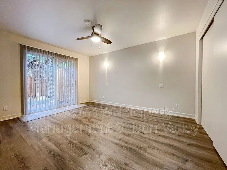 923 Ravenscourt Ave #1 — Photo 8
