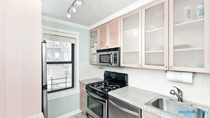 Sold by Moda Realty | media 17