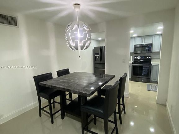 4th image of 13707 Kendale Lakes Cir #Penthouse 7