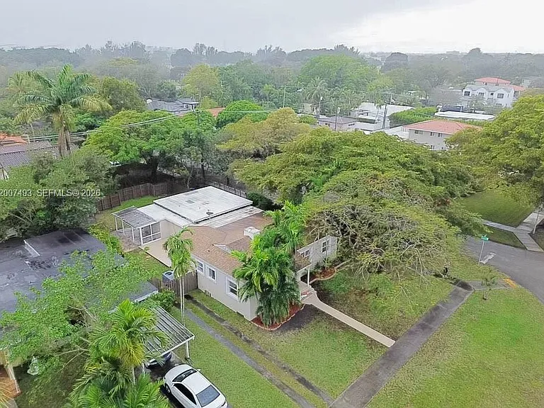 410 Pinecrest Dr — Photo 28
