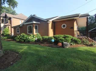 390 W Maple Ave, Roselle, IL 60172