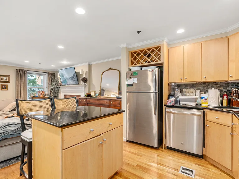 15 Henley St #A — Photo 6