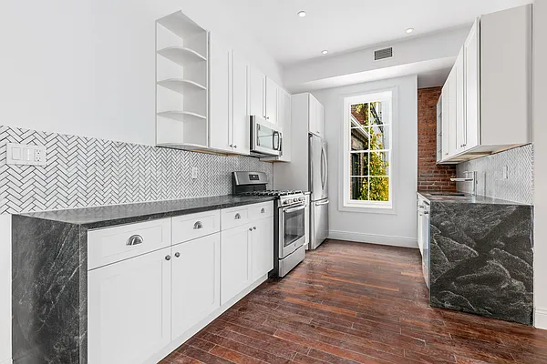 Rented by REAL New York | media 18