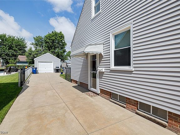 3rd image of 4576 Bentwood Dr