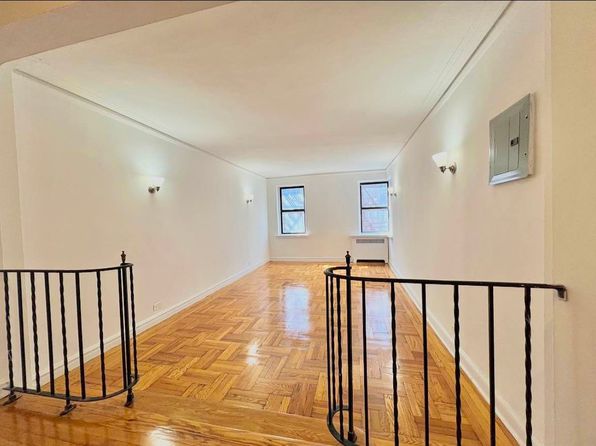 2265 University Ave #4S