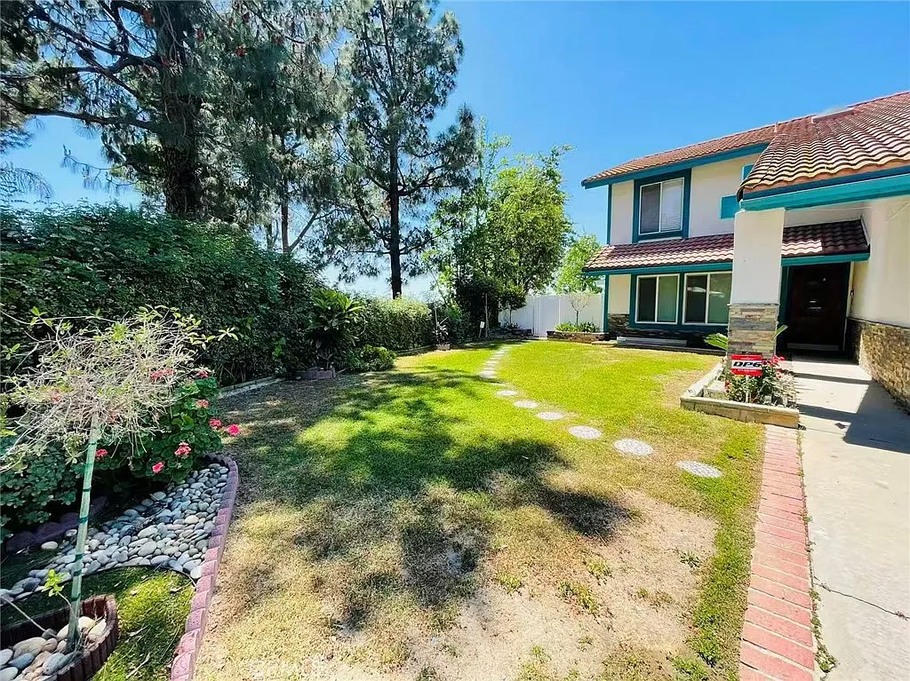 4 bed, 1802 sqft, $3,850 — Photo 2