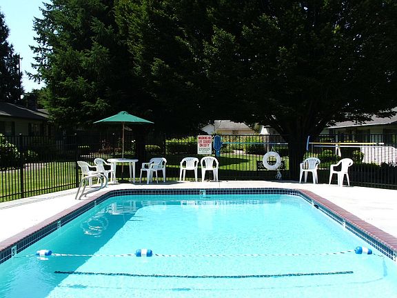 Seasonal Heated swimming pool