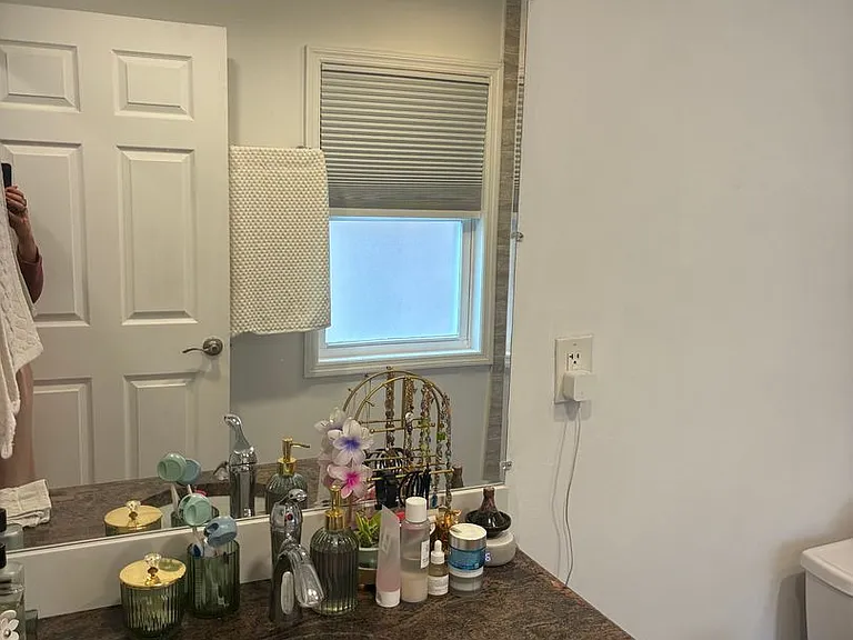 4416 Plummer St — Photo 9