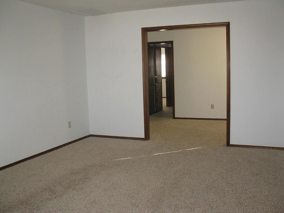 2nd image of 924 SW 98th St