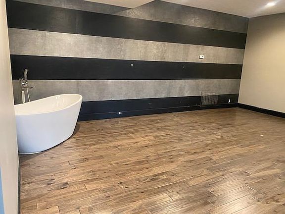 4th image of 301 S 11th St #1