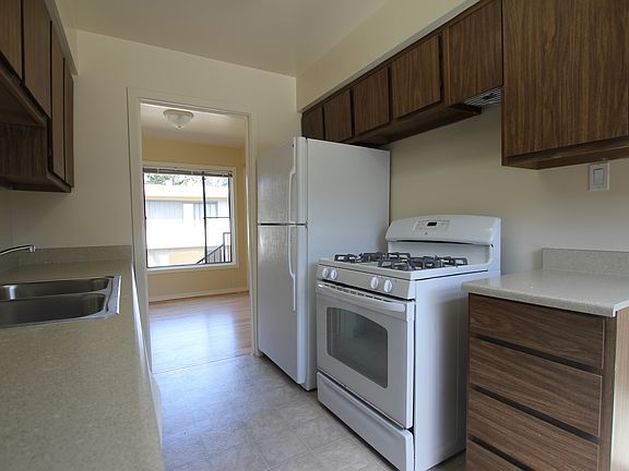 3rd image of 1529 Pershing Dr APT A