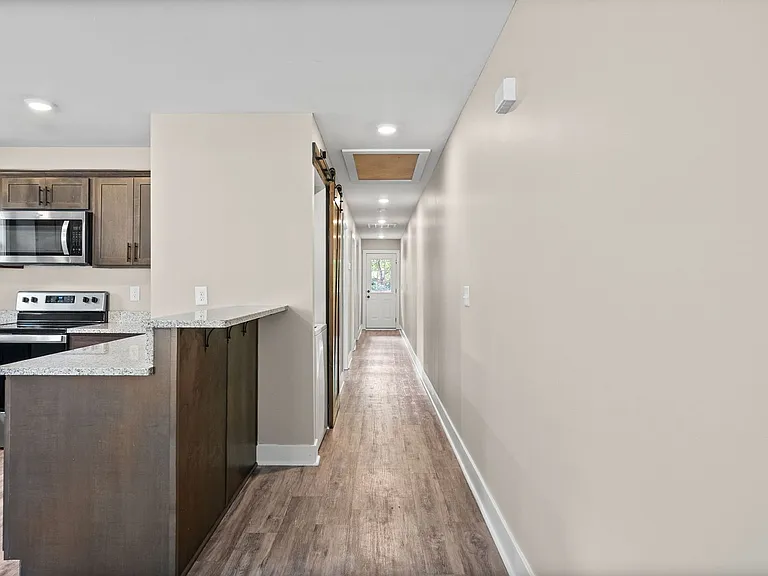 528 Poston St — Photo 12