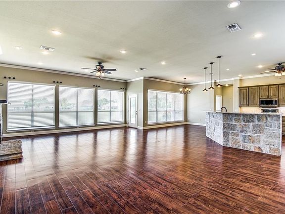 3rd image of 315 Cocopa Dr