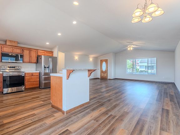 2nd image of 2102 Lara Ln