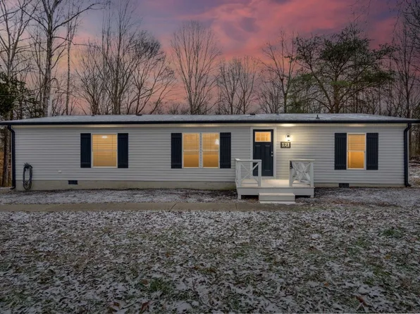 521 Cedar Crest Dr, Chapmansboro, TN 37035