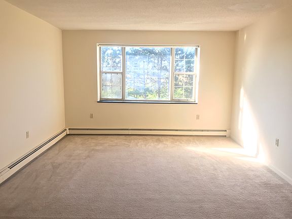 3rd image of 373 Lexington St Floor 3