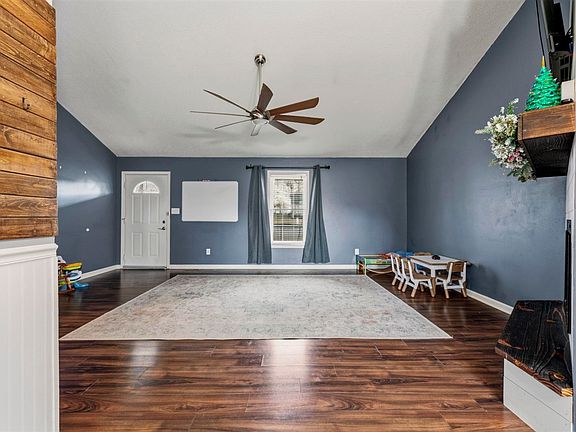 4th image of 214 Wesley Way