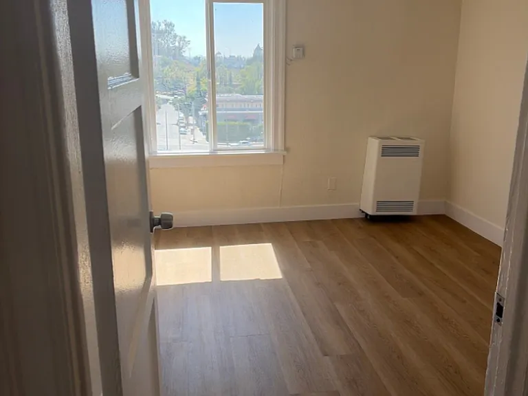 1918 N Grace Ave — Photo 6