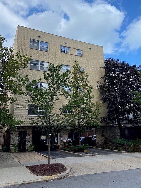 1st image of 530 W Barry Ave APT 3A