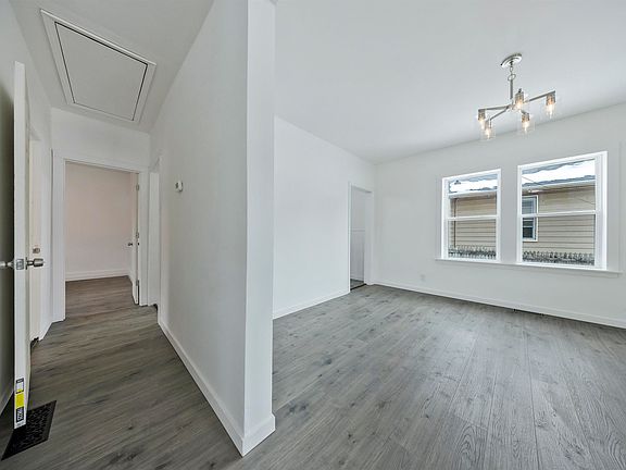 5th image of 3209 Mount Vernon Ave