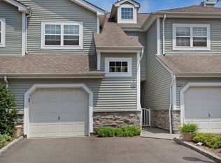 65 Sagamore Dr, Plainview, NY 11803