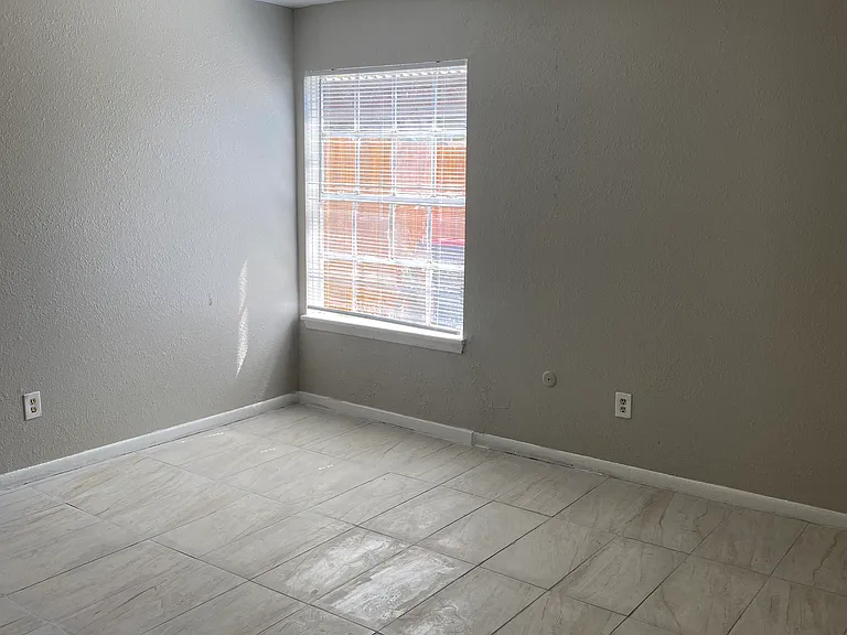 3413 Lantern Ln — Photo 25