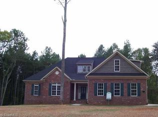 22 Forest Gln, Mocksville, NC 27028