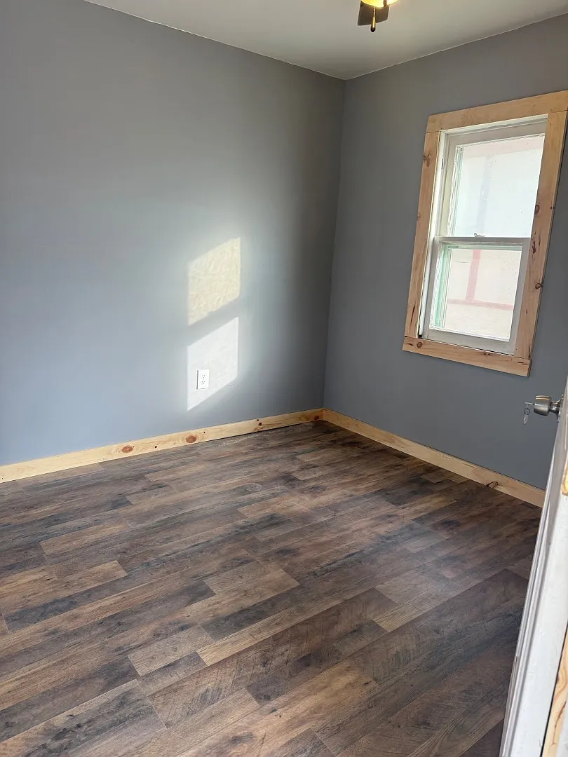 208 Osborne St — Photo 3