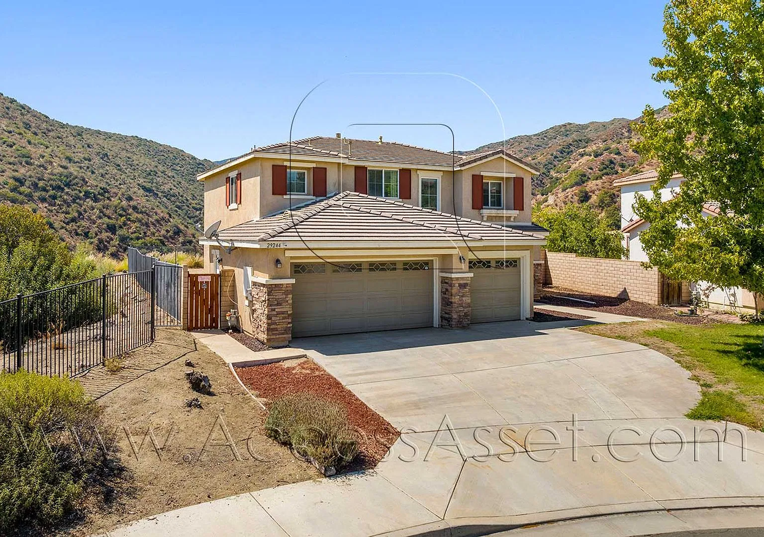 Spacious 4 Bed + Loft Home with 3-Car Garage in Lake Elsinore — Photo 2