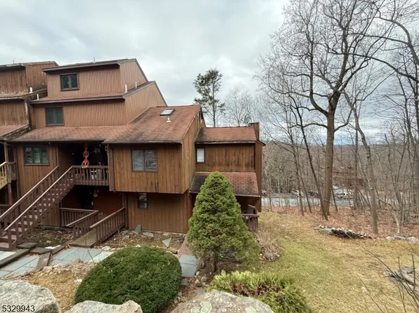 16 Village Way #1, Vernon Twp., NJ 07462