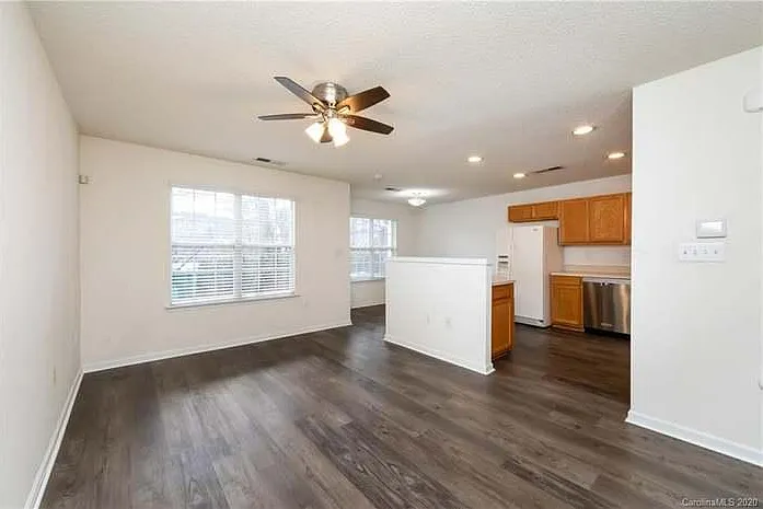 945 Pelican Bay Dr — Photo 12